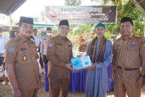 H. RUKSAMIN BERIKAN BANTUAN DAN TINJAU PEMBANGUNAN PESANTREN TAHFIZUL QUR’AN NUR AL-BAHR