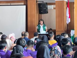 JADIKAN PROGRAM PPKP UNTUK MENGABDI KEPADA MASYARAKAT. H. RUKSAMIN BUPATI KONUT SIAPKAN 5 JUTA UNTUK TIAP POSKO KKN MAHASISWA UNILAKI.