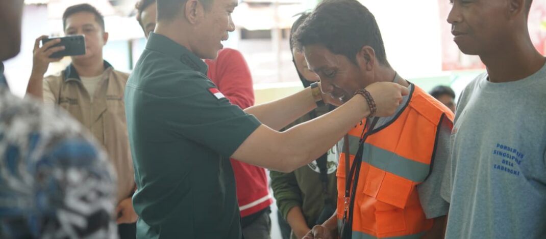 TERUS BERUPAYA JAGA KELESTARIAN ALAM, H. IKBAR BERI PELATIHAN SMART PATROL DI DESA WISATA LABENGKI