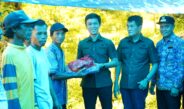 Bupati Konawe Utara Serahkan Bantuan kepada Warga Terdampak Puting Beliung di Desa Padalere Utama