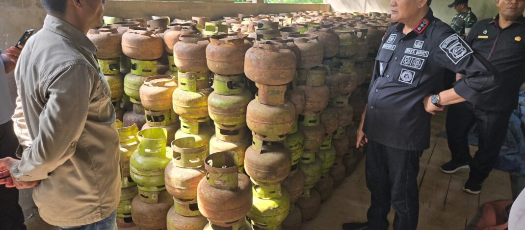 WABUP KONAWE UTARA TEMUKAN PENIMBUNAN LPG 3 KG SAAT SIDAK