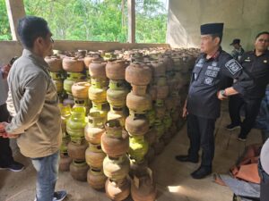 WABUP KONAWE UTARA TEMUKAN PENIMBUNAN LPG 3 KG SAAT SIDAK