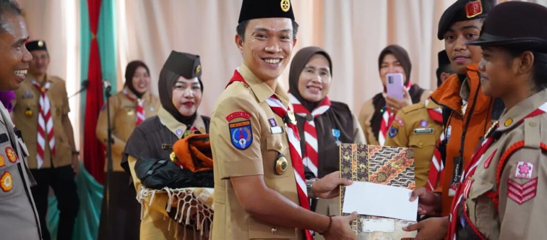 KWARCAB GERAKAN PRAMUKA KONAWE UTARA LEPAS KONTINGEN JAMBORE NASIONAL XII 2026, BUPATI IKBAR: TUNJUKKAN KARAKTER GENERASI MUDA KONUT YANG DISIPLIN DAN BERPRESTASI