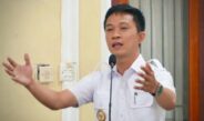 DORONG EKONOMI KERAKYATAN, BUPATI IKBAR SERAHKAN RIBUAN BANTUAN TERNAK AYAM DAN PAKAN